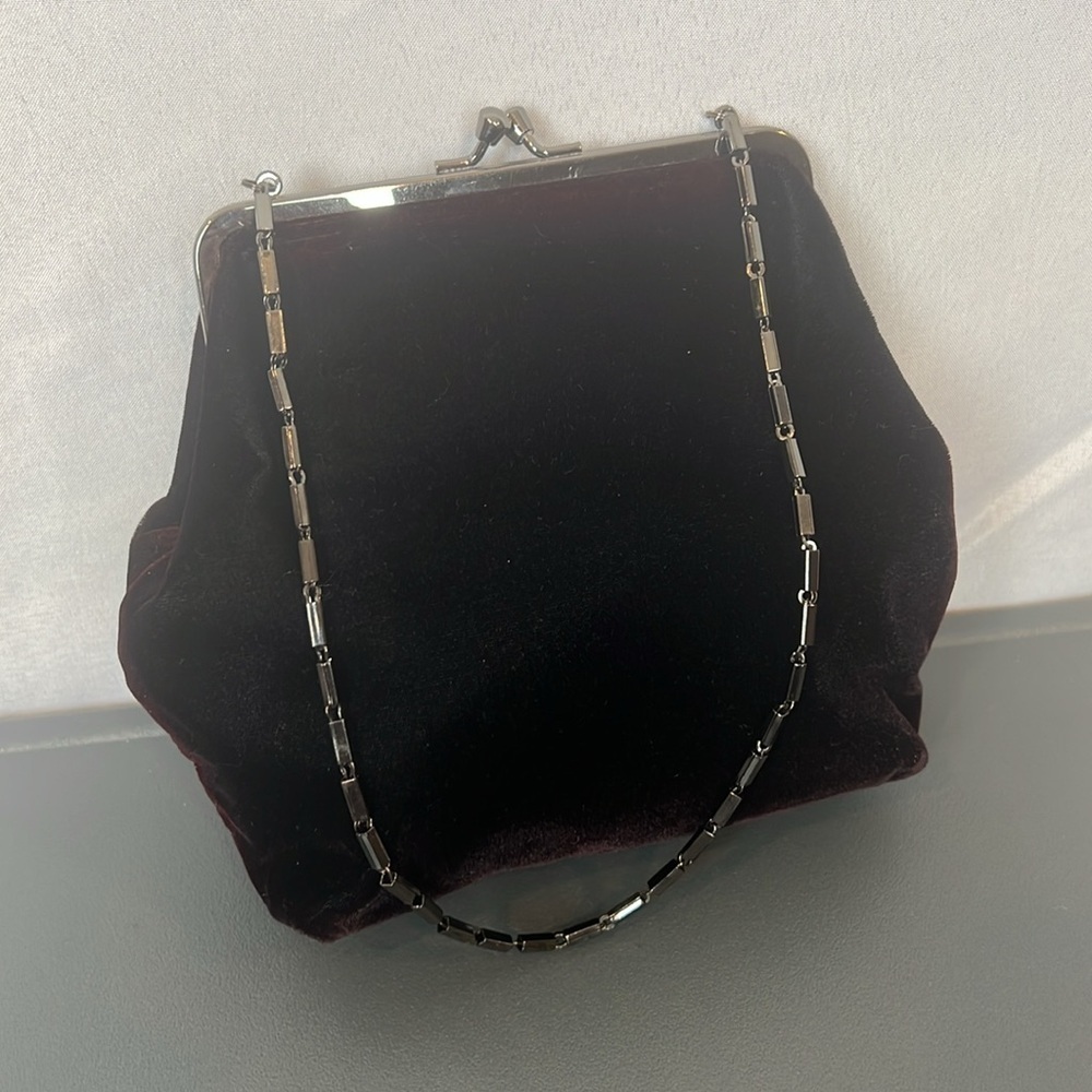 Mondani Black Purple Velvet Kiss Lock Retro Art Deco Vintage Clutch frame